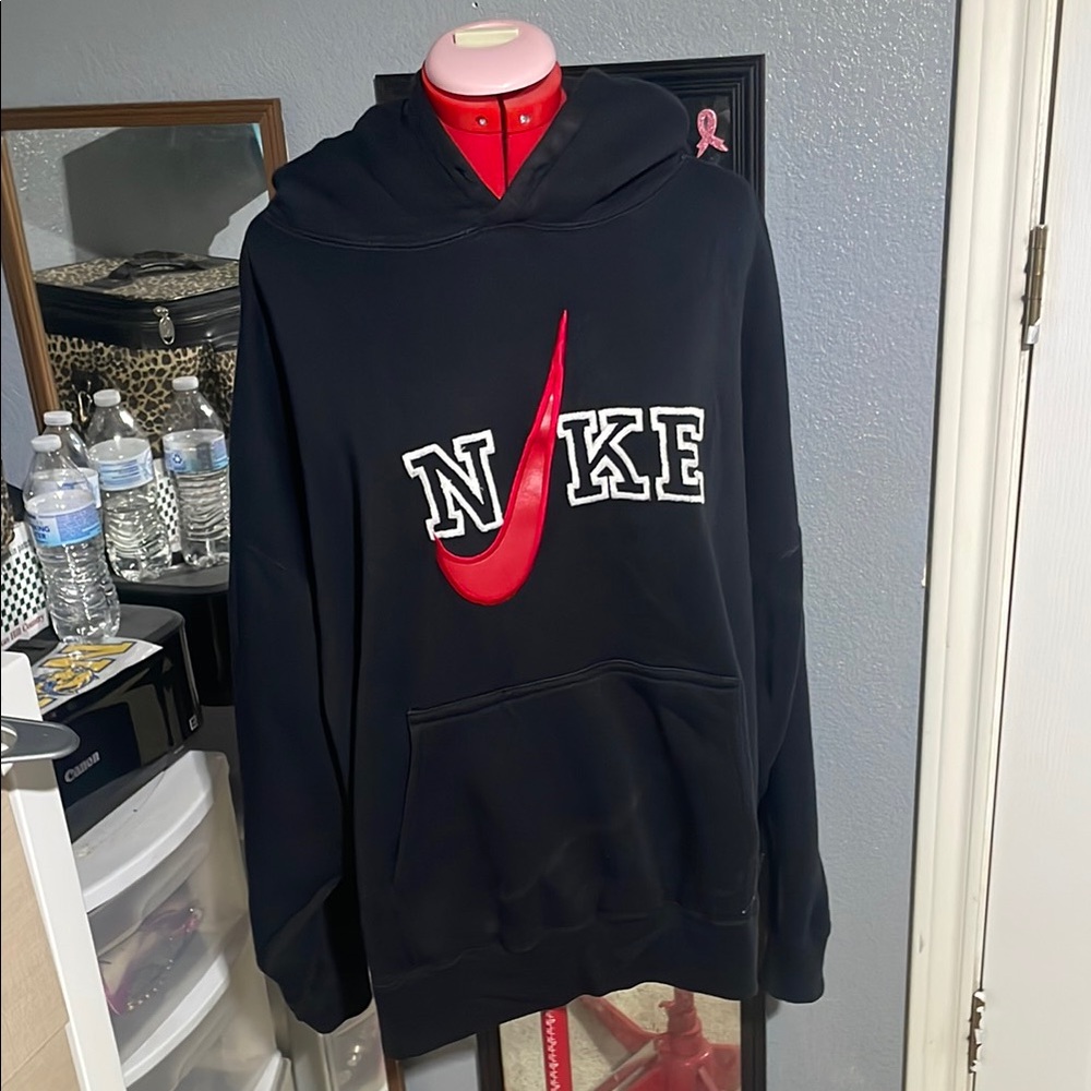 Nike Black Sweater Classic Athletic Design